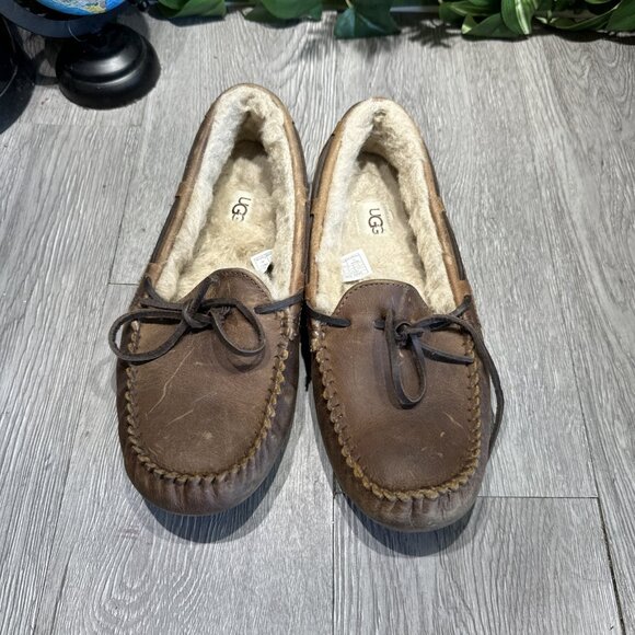UGG Olsen Slippers Tan Leather House Shoes Moccasins 1112441 Men Size 7 W 8.5 - Picture 2 of 9